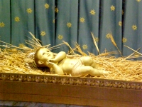 l'enfant J&eacute;sus d&eacute;pos&eacute; dans la cr&egrave;che &agrave; No&euml;l &agrave; B&eacute;thl&eacute;em